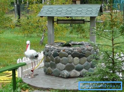 Quand il y a une telle beauté dans le jardin, vous oublierez déjà à quel point il était difficile pour vous de chercher de l'eau pour un puits. Quand il y a une telle beauté dans le jardin, vous oublierez déjà à quel point il était difficile pour vous de chercher de l'eau pour un puits.