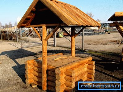 Eh bien, garni de bois avec un couvercle du même matériau. Eh bien, garni de bois avec un couvercle du même matériau.