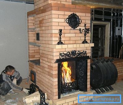 Poêle combiné avec cheminée et table de cuisson Poêle combiné avec cheminée et table de cuisson