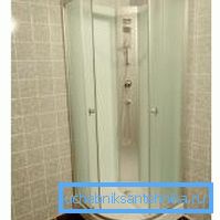 326 Les cabines de douche compactes sans toit 90 à 90 occupent un minimum d'espace