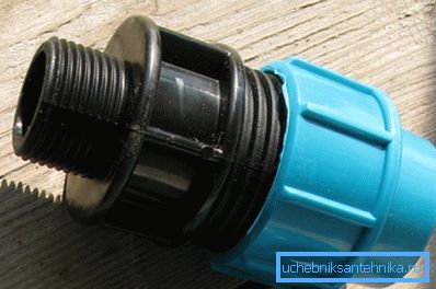 Raccord à compression pour la conversion du polyéthylène en polypropylène