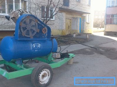 Compresseur pour rinçage hydropneumatique. Compresseur pour rinçage hydropneumatique.