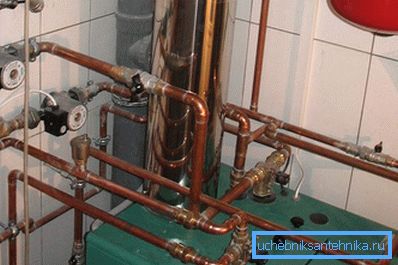 Condensat sur les tubes de chaudière à gaz Condensat sur les tubes de chaudière à gaz