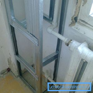 Les boîtes sont construites sur les côtés, et le lieu de fixation du radiateur est laissé Les boîtes sont construites sur les côtés, et le lieu de fixation du radiateur est laissé