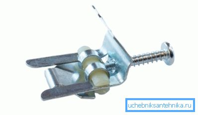 Fixation pour lavage de surface avec une pince à vis.