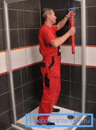 Fixez le cadre aux guides Fixez le cadre aux guides