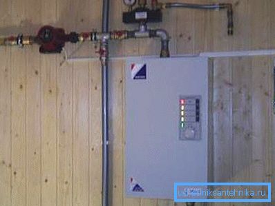 Fixation de l'appareil sur la surface latérale. Fixation de l'appareil sur la surface latérale.