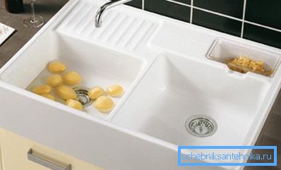 Grand évier double est très pratique Grand évier double est très pratique