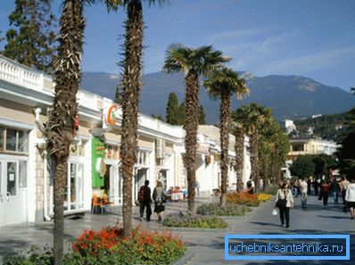Crimée, Yalta, décembre. Le coût du chauffage est faible. Crimée, Yalta, décembre. Le coût du chauffage est faible.