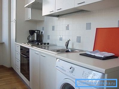 La cuisine est un bon endroit pour installer une machine à laver. La cuisine est un bon endroit pour installer une machine à laver.