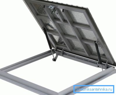 Un échantillon d'aluminium carré résiste à une charge de 200 kg. Un échantillon d'aluminium carré résiste à une charge de 200 kg.