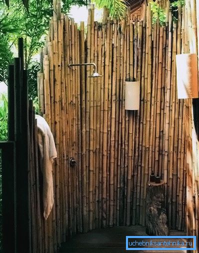 Douche d'été en bambou Douche d'été en bambou
