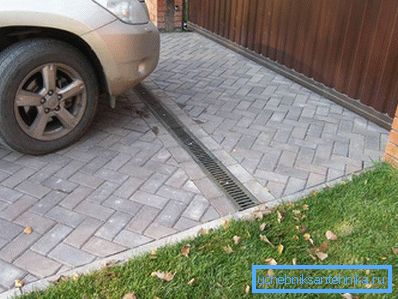 1212 Drainage linéaire devant la porte
