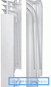 Les radiateurs de coulée en aluminium sont constitués de sections séparées. Les radiateurs de coulée en aluminium sont constitués de sections séparées.