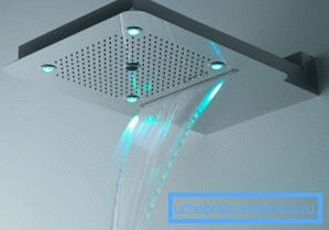 La douche orageuse aide à détendre les muscles du cou, des épaules et du dos. La douche orageuse aide à détendre les muscles du cou, des épaules et du dos.