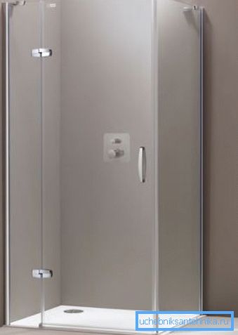Photo amateur du système le plus simple de ce type monté sur la cabine de douche
