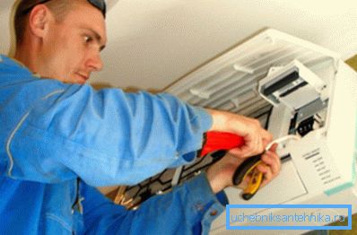Photo amateur, processus de réparation de la climatisation, qui est également un type de ventilation Photo amateur, processus de réparation de la climatisation, qui est également un type de ventilation