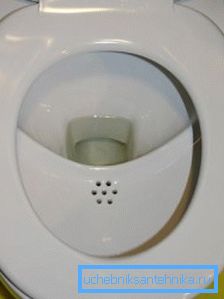 Photo amateur de la toilette avec une disposition interne unique