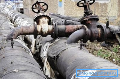 Les conduites d'eau chaude sont isolées non seulement pour éviter la condensation, mais également pour économiser de l'énergie. Les conduites d'eau chaude sont isolées non seulement pour éviter la condensation, mais également pour économiser de l'énergie.