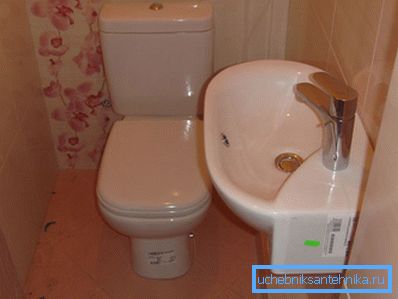 Les petites toilettes sont une excellente solution pour les toilettes étroites. Les petites toilettes sont une excellente solution pour les toilettes étroites.
