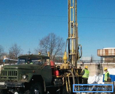 La machine est capable de percer les rochers durs La machine est capable de percer les rochers durs