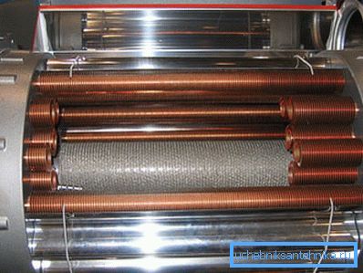 Le cuivre vous permet de rendre l'échangeur de chaleur plus compact. Le cuivre vous permet de rendre l'échangeur de chaleur plus compact.