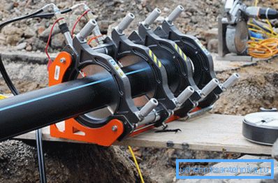 Machine mécanique pour le soudage de tuyaux en polyéthylène