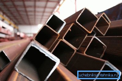 La construction métallique peut être stockée à l'air libre sans aucun dommage important. La construction métallique peut être stockée à l'air libre sans aucun dommage important.