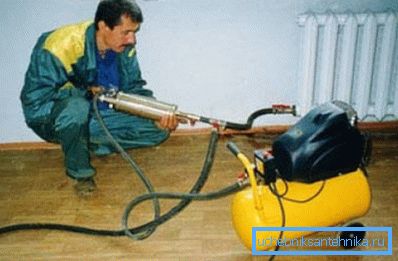 Le mini-évier s'adapte facilement dans n'importe quelle pièce et peut être rangé dans un garage non chauffé. Le mini-évier s'adapte facilement dans n'importe quelle pièce et peut être rangé dans un garage non chauffé.