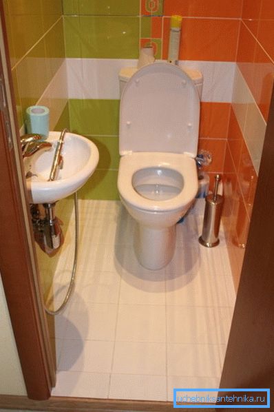 Évier miniature et douche bidet