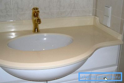 Les modèles peuvent différer par la forme et la méthode d'installation. Les modèles peuvent différer par la forme et la méthode d'installation.