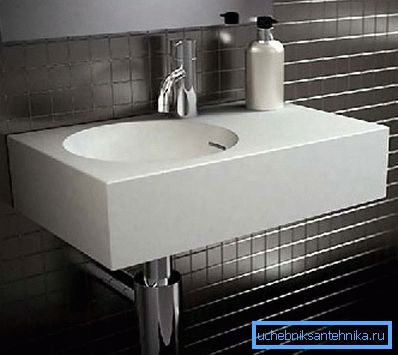 Les modèles de petites tailles peuvent être installés dans de petites salles de bains et des toilettes.