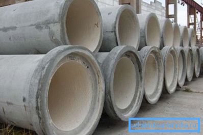 Les tuyaux en béton monolithiques pour un puits garantissent la durabilité, la haute résistance. Les tuyaux en béton monolithiques pour un puits garantissent la durabilité, la haute résistance.