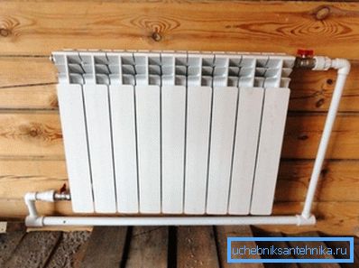 L'installation d'un appareil de chauffage bimétallique dans une maison privée peut être faite à la main