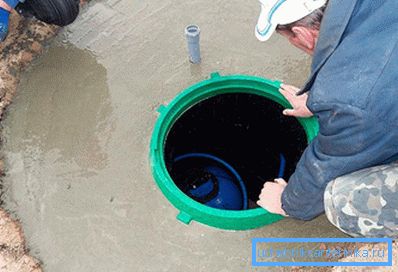 Installation d'équipement dans un caisson en plastique pour puits