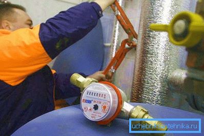 L'installation du compteur ne peut être effectuée que par un spécialiste. L'installation du compteur ne peut être effectuée que par un spécialiste.