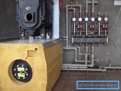Une puissante chaudière à gaz peut chauffer la maison et fournir de l'eau chaude aux résidents.