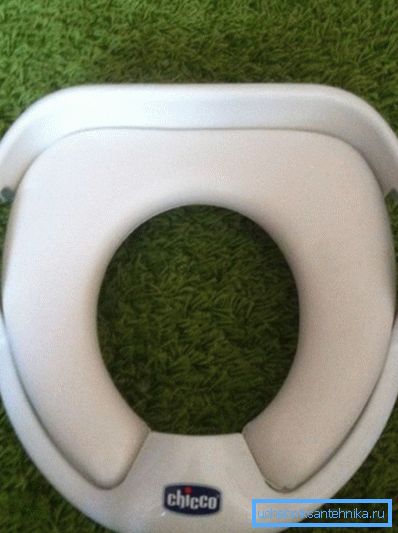 Siège souple sur les toilettes Siège souple sur les toilettes