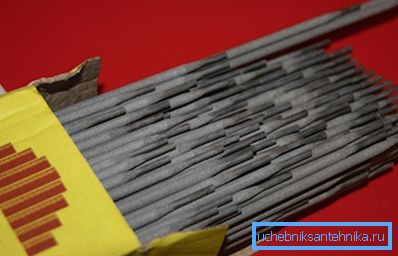 Cette photo montre les électrodes de marque. Cette photo montre les électrodes de marque.