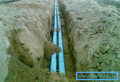 Sur la photo - drain de ciment d'amiante Sur la photo - drain de ciment d'amiante