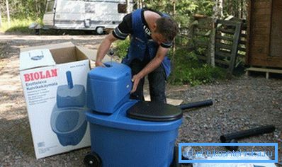 Sur la photo - biotolet plastique à donner Sur la photo - biotolet plastique à donner