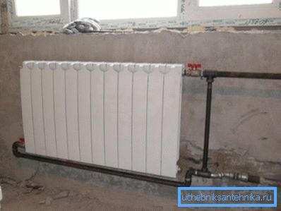 Sur la photo - une méthode diagonale de connexion du radiateur à partir de 12 sections. Sur la photo - une méthode diagonale de connexion du radiateur à partir de 12 sections.