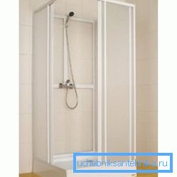 Sur la photo: la cabine de douche 80 à 90 est plus spacieuse; même une petite différence de taille rend le système plus pratique et plus pratique. Sur la photo: la cabine de douche 80 à 90 est plus spacieuse; même une petite différence de taille rend le système plus pratique et plus pratique.