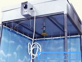 Sur la photo - auvent de douche avec chauffage Sur la photo - auvent de douche avec chauffage