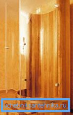 Sur la photo: cabines de douche en bois pour le bain - une excellente solution qui s'intègre parfaitement à l'environnement. Sur la photo: cabines de douche en bois pour le bain - une excellente solution qui s'intègre parfaitement à l'environnement.