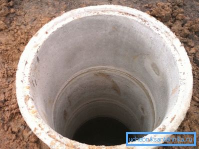Sur la photo: les anneaux vous permettent de construire une construction solide et durable Sur la photo: les anneaux vous permettent de construire une construction solide et durable