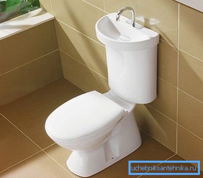 Sur la photo - un appareil combiné dans la salle de bain Sur la photo - un appareil combiné dans la salle de bain