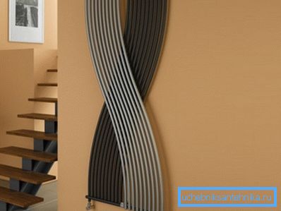 Sur la photo - la configuration de la batterie vous permet de ne pas utiliser de décor supplémentaire