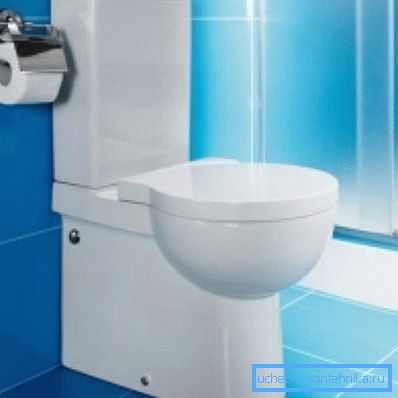 Sur la photo - une petite toilette Sur la photo - une petite toilette