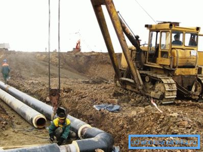 Sur la photo - installation de la canalisation en isolation PPM Sur la photo - installation de la canalisation en isolation PPM